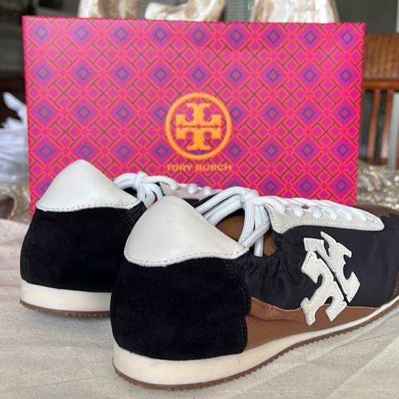 🛑 SOLD 🛑 Customer appreciation Raffle 02/24 TORY BURCH w BOX RETRO - Picture 2 of 4